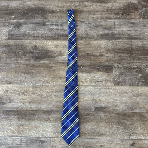 Burberry Classic Checkered and Knight Logo Plaid Tie - Picture 2 of 7